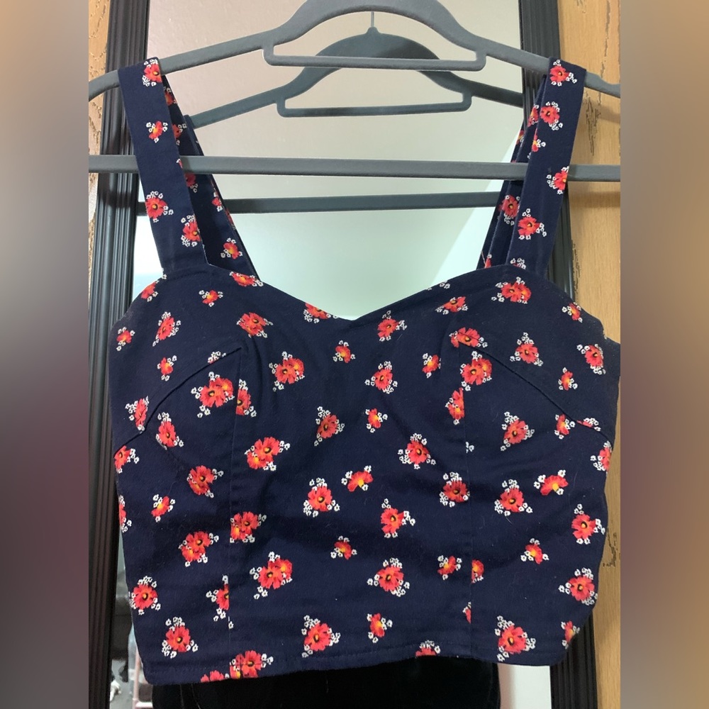 FLORAL CROP TOP — Charlotte Russe